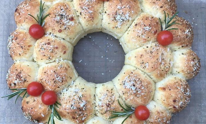 Cherry tomato and rosemary wreath